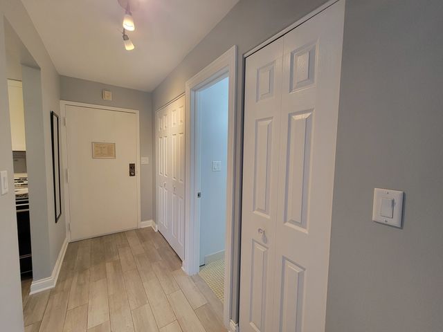 1505 E Central Road 312B, Arlington Heights, IL 60005