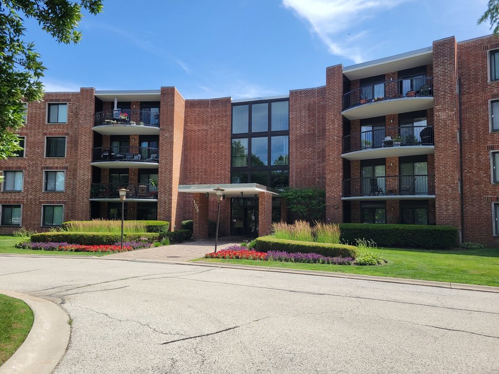 1505 E Central Road 312B, Arlington Heights, IL 60005