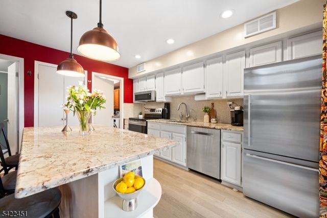 124 Bluebird Dr 4C, Hillsborough Twp., NJ 08844