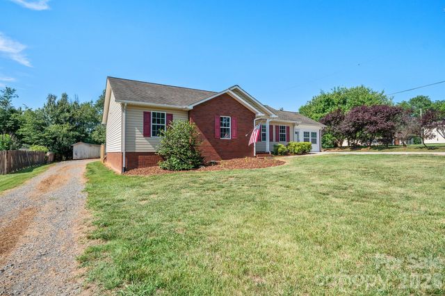 114 Glenwood Valley Drive, Harmony, NC 28634
