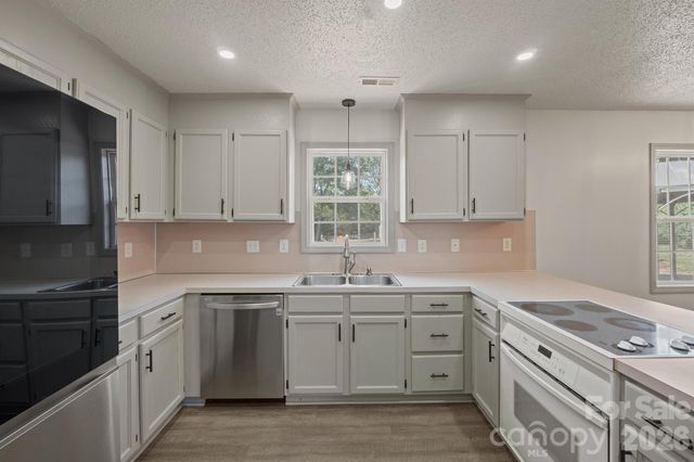 114 Glenwood Valley Drive, Harmony, NC 28634