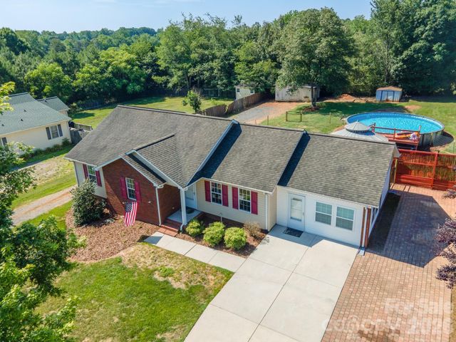 114 Glenwood Valley Drive, Harmony, NC 28634