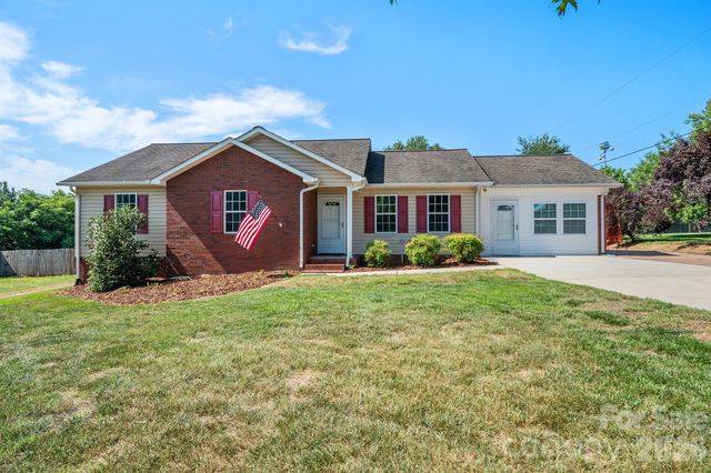 114 Glenwood Valley Drive, Harmony, NC 28634