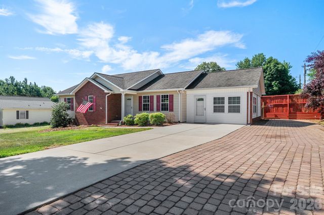 114 Glenwood Valley Drive, Harmony, NC 28634