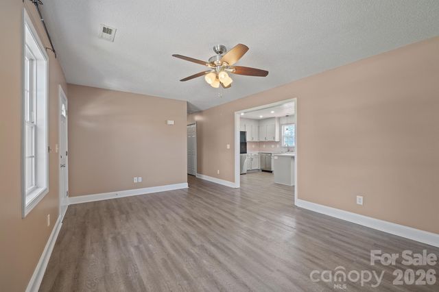 114 Glenwood Valley Drive, Harmony, NC 28634