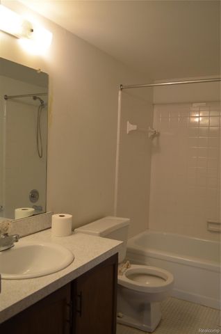 30789 Shiawassee Road 9, Farmington, MI 48336