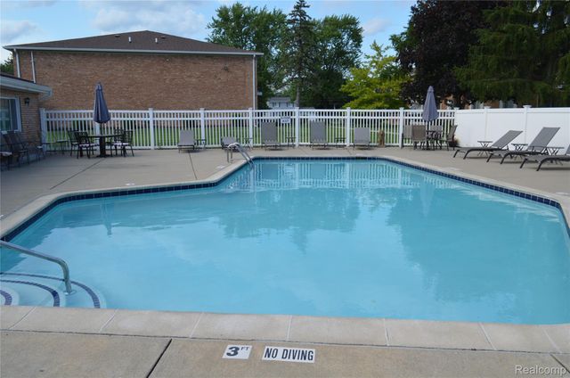 30789 Shiawassee Road 9, Farmington, MI 48336