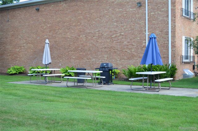 30789 Shiawassee Road 9, Farmington, MI 48336