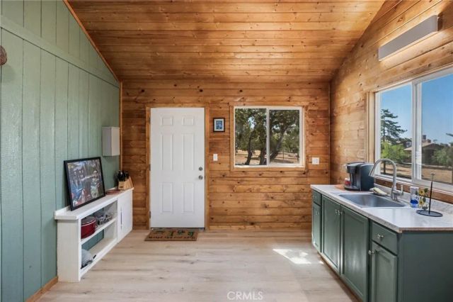 984 Pinon Road, Pinon Hills, CA 92372