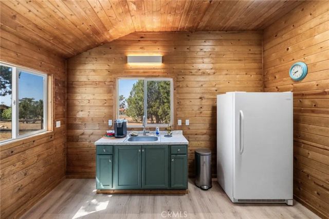 984 Pinon Road, Pinon Hills, CA 92372