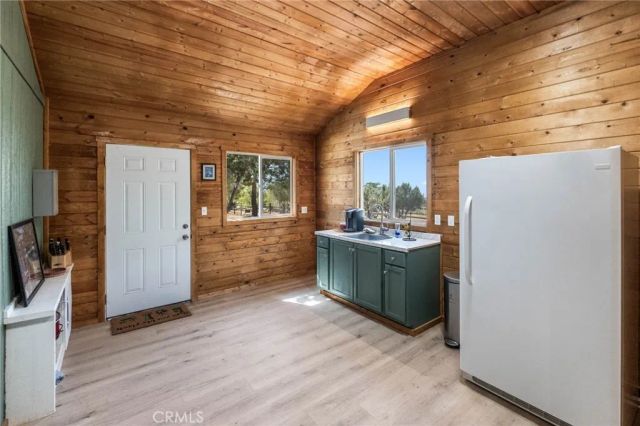 984 Pinon Road, Pinon Hills, CA 92372