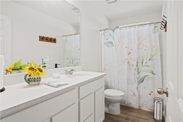 1249 Thames Chase Dr, Corpus Christi, TX 78415