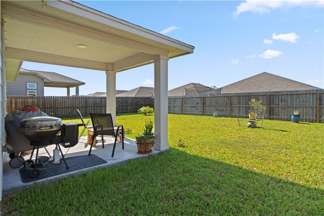 1249 Thames Chase Dr, Corpus Christi, TX 78415