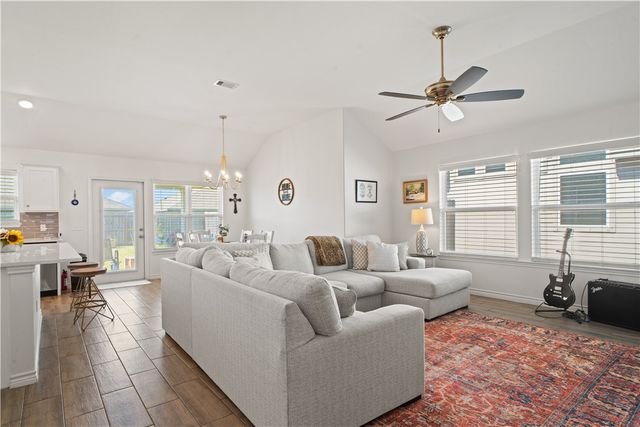 1249 Thames Chase Dr, Corpus Christi, TX 78415