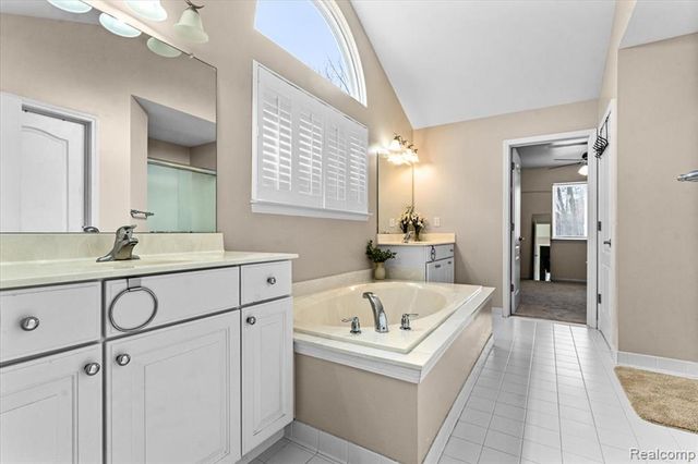 25833 Cove Creek Drive, Taylor, MI 48180