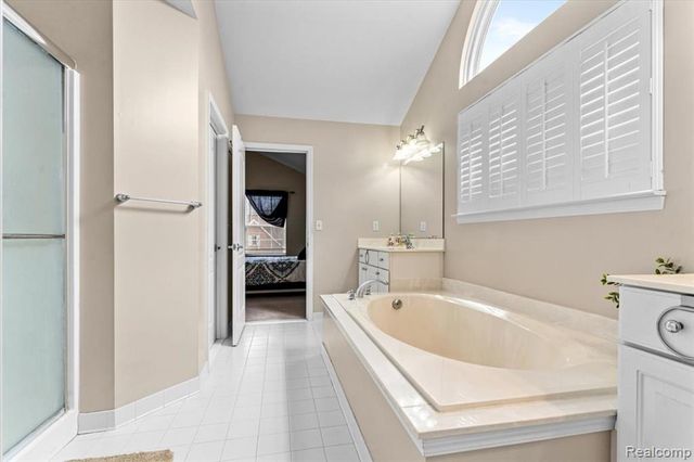 25833 Cove Creek Drive, Taylor, MI 48180