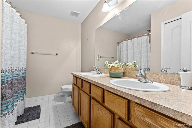 25833 Cove Creek Drive, Taylor, MI 48180