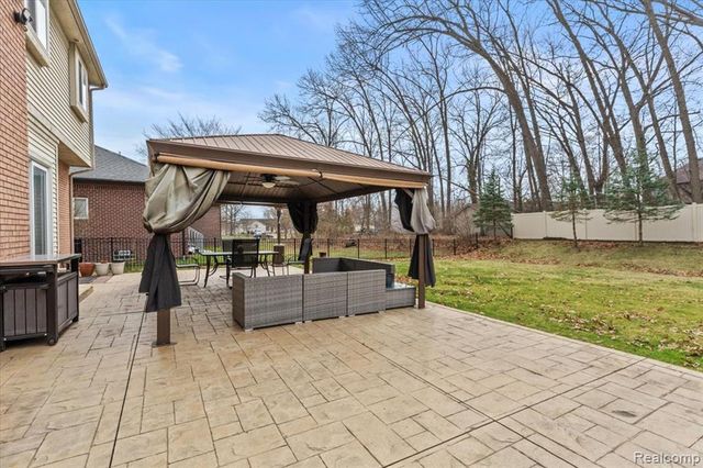 25833 Cove Creek Drive, Taylor, MI 48180