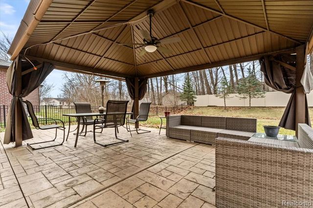 25833 Cove Creek Drive, Taylor, MI 48180