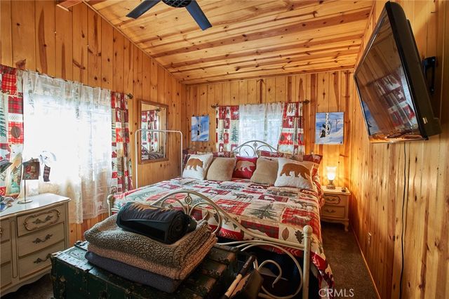 40204 Valley Of The Falls, Forest Falls, CA 92339