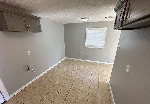 4503 BEACON HILL DR, Memphis, TN 38127