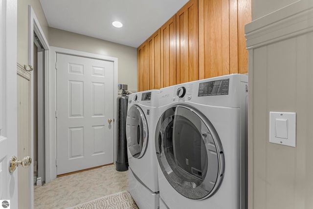 6260 Single Tree Lane, Williamsburg, MI 49690