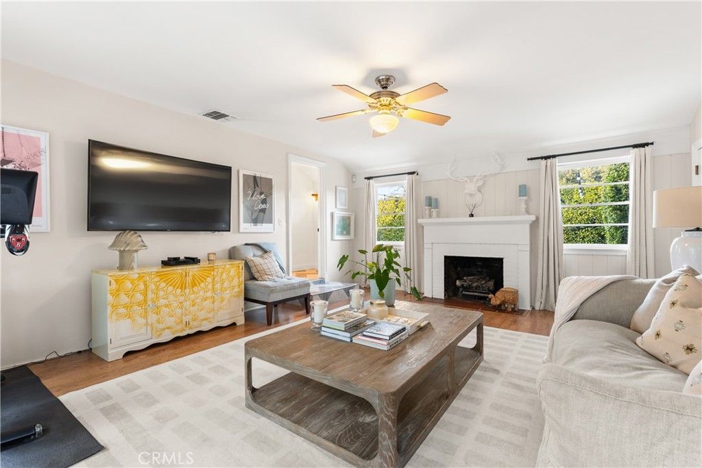 Image 10 of property listing at 5306 Norwich Avenue, Sherman Oaks, CA 91411