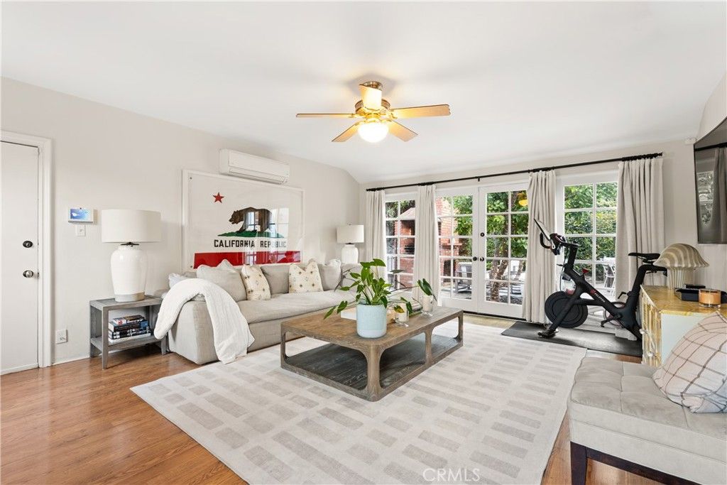 Image 11 of property listing at 5306 Norwich Avenue, Sherman Oaks, CA 91411