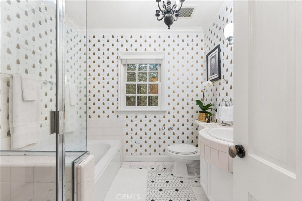 Image 16 of property listing at 5306 Norwich Avenue, Sherman Oaks, CA 91411