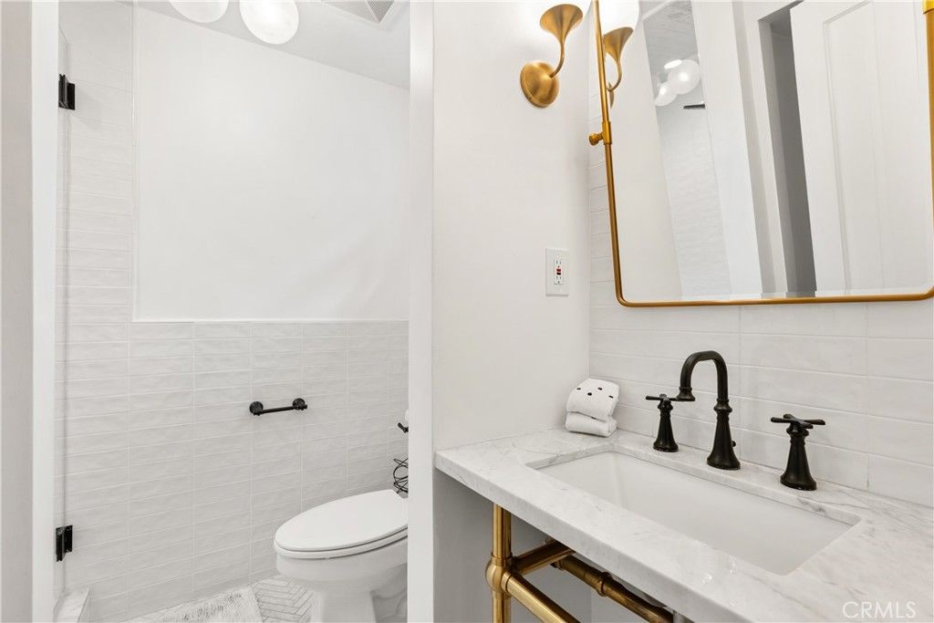 Image 19 of property listing at 5306 Norwich Avenue, Sherman Oaks, CA 91411