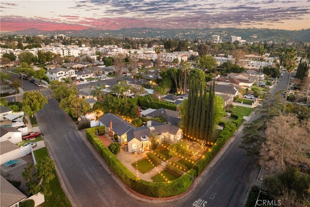 Image 2 of property listing at 5306 Norwich Avenue, Sherman Oaks, CA 91411