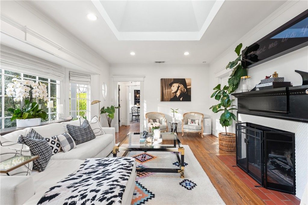 Image 4 of property listing at 5306 Norwich Avenue, Sherman Oaks, CA 91411