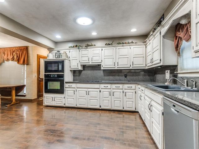 2716 SW 110th Street, Oklahoma City, OK 73170
