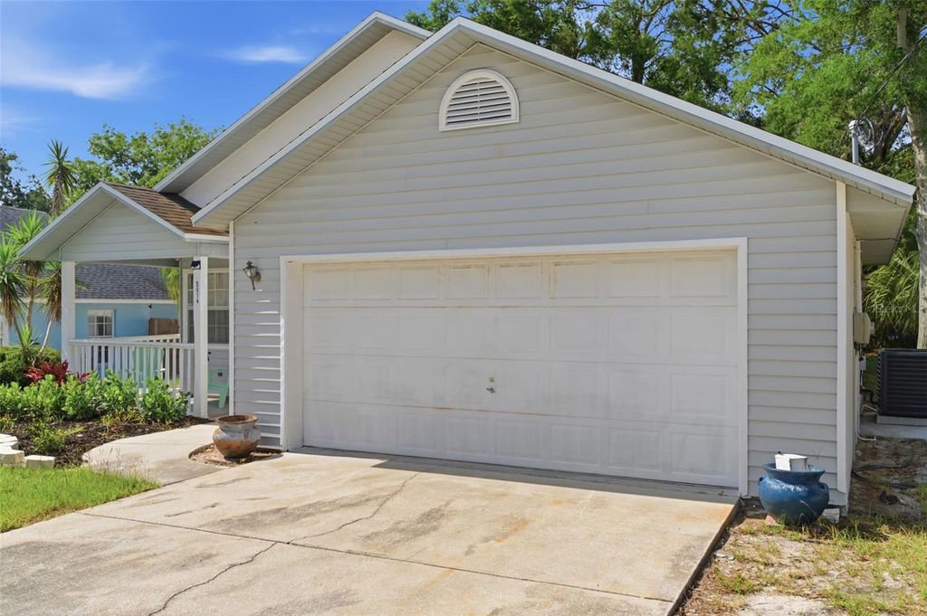 Image 5 of property listing at 5514 KENTUCKY AVENUE, New Port Richey, FL 34652