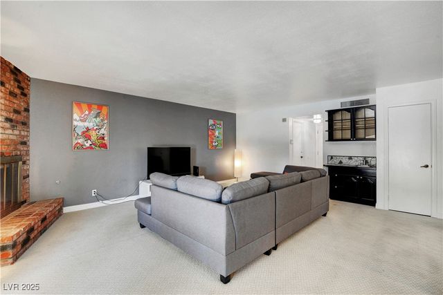 3589 Calmosa Street, Las Vegas, NV 89103