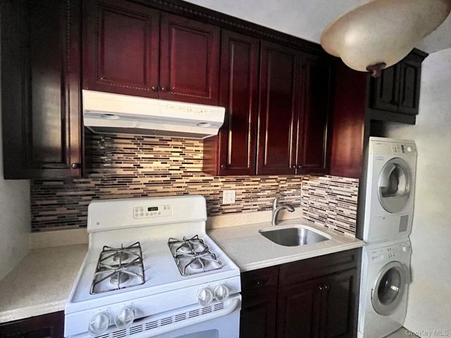 196-69 73 Avenue 2, Fresh Meadows, NY 11366