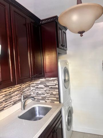 196-69 73 Avenue 2, Fresh Meadows, NY 11366