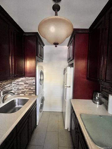 196-69 73 Avenue 2, Fresh Meadows, NY 11366