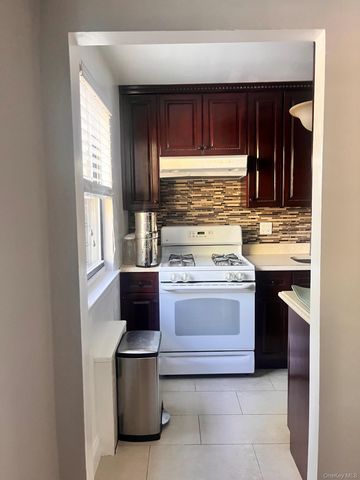 196-69 73 Avenue 2, Fresh Meadows, NY 11366