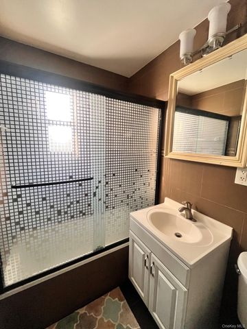 196-69 73 Avenue 2, Fresh Meadows, NY 11366