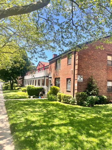 196-69 73 Avenue 2, Fresh Meadows, NY 11366