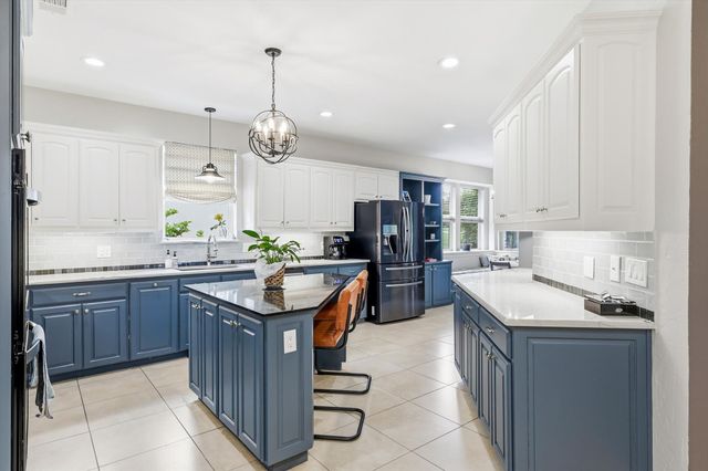 919 Kingwood Circle, Highland Village, TX 75077