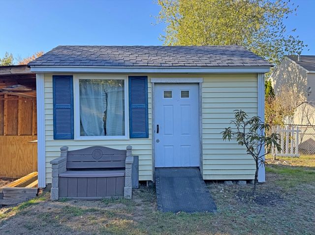 45 Hoover St, Dracut, MA 01826