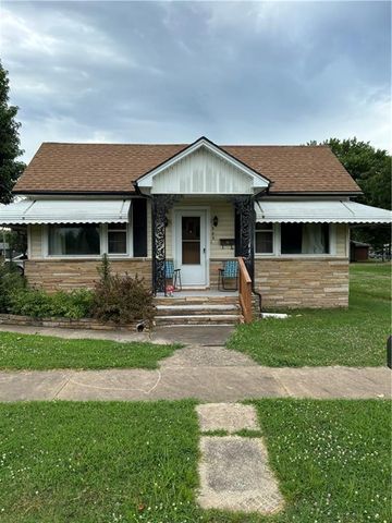 303 N Cayuga Street, Frontenac, KS 66763