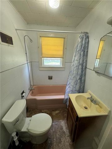 303 N Cayuga Street, Frontenac, KS 66763