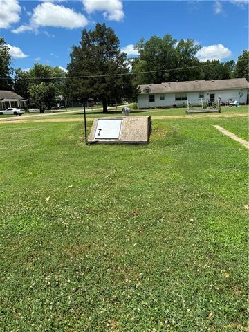 303 N Cayuga Street, Frontenac, KS 66763