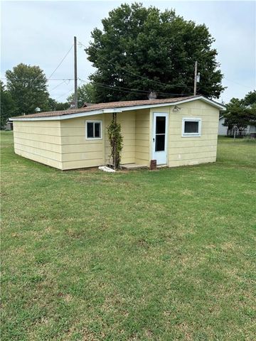 303 N Cayuga Street, Frontenac, KS 66763