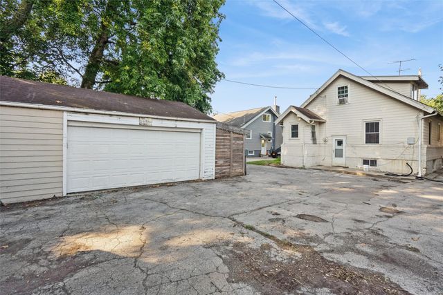 2207 Beaver Avenue, Des Moines, IA 50310