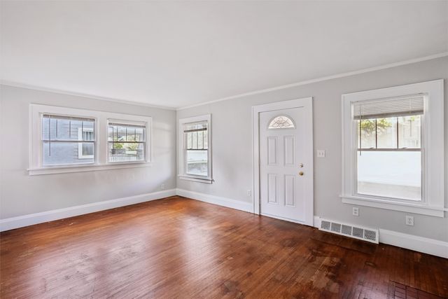 2207 Beaver Avenue, Des Moines, IA 50310