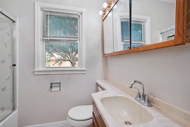 2207 Beaver Avenue, Des Moines, IA 50310